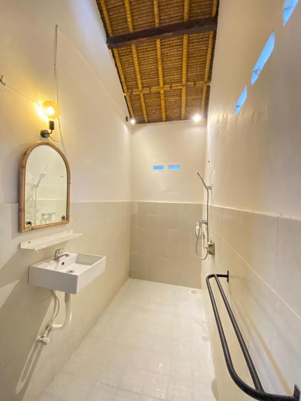 Surf Shack Grupuk Hotel Bumbang Eksteriør billede